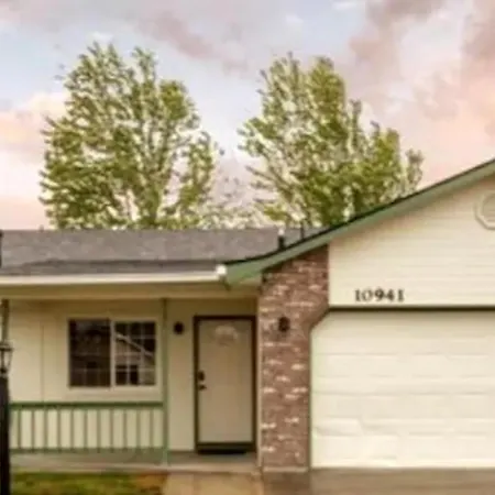 Hello Dolly: Cozy 3-Bed Retreat with Fireplace near Trails and River Eagle Exterior photo