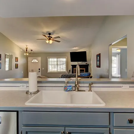 Hello Dolly: Cozy 3-Bed Retreat with Fireplace near Trails and River Eagle Exterior photo