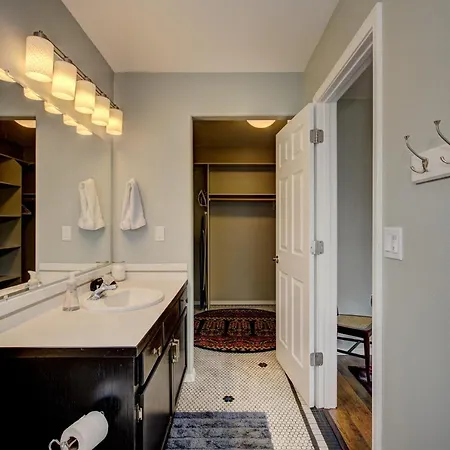 Hello Dolly: Cozy 3-Bed Retreat with Fireplace near Trails and River Eagle Exterior photo