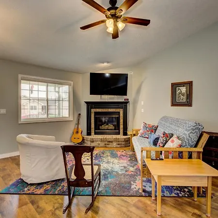 Hello Dolly: Cozy 3-Bed Retreat with Fireplace near Trails and River Eagle Exterior photo