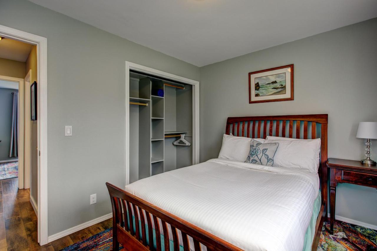 Hello Dolly: Cozy 3-bed Retreat With Fireplace Near Trails And River Eagle