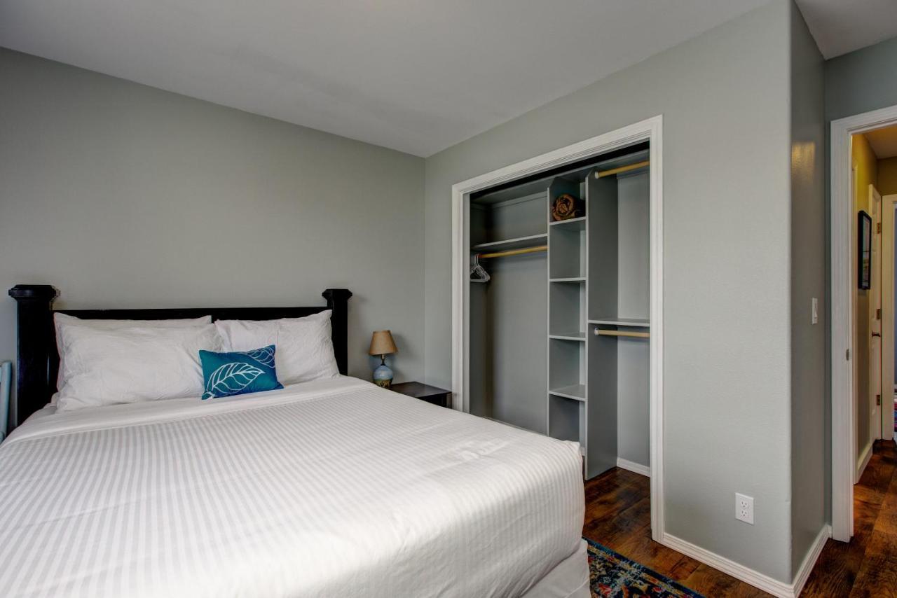 Hello Dolly: Cozy 3-bed Retreat With Fireplace Near Trails And River Holiday home