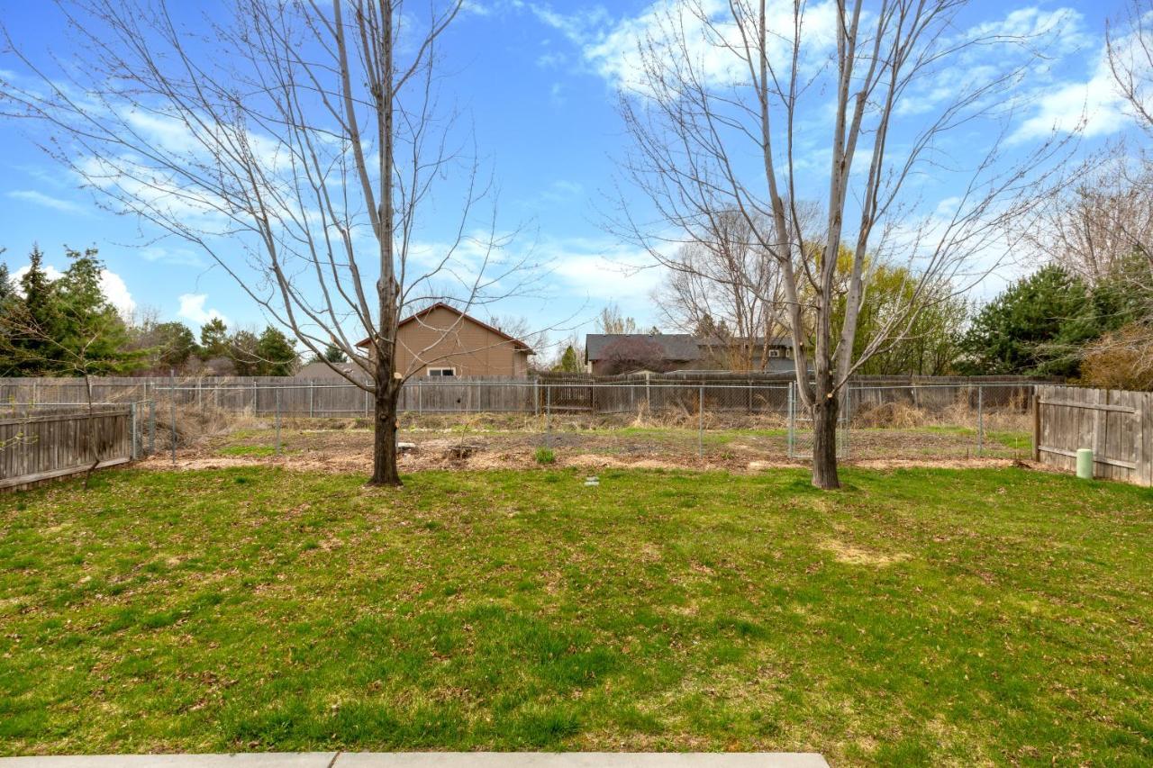 Hello Dolly: Cozy 3-bed Retreat With Fireplace Near Trails And River Eagle