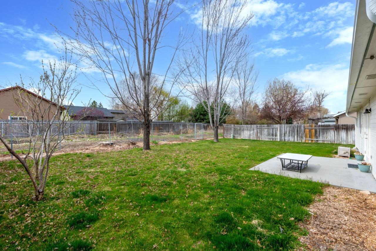 Holiday home Hello Dolly: Cozy 3-bed Retreat With Fireplace Near Trails And River